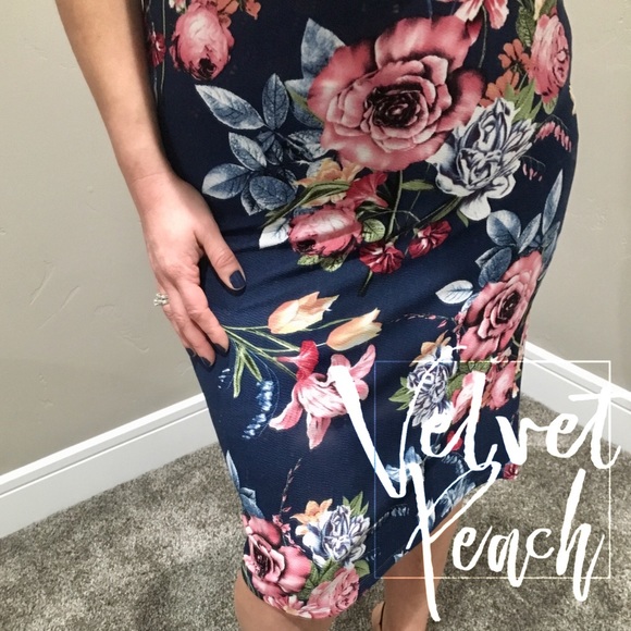 Plus Size Navy Floral Pencil Skirt - Picture 2 of 7